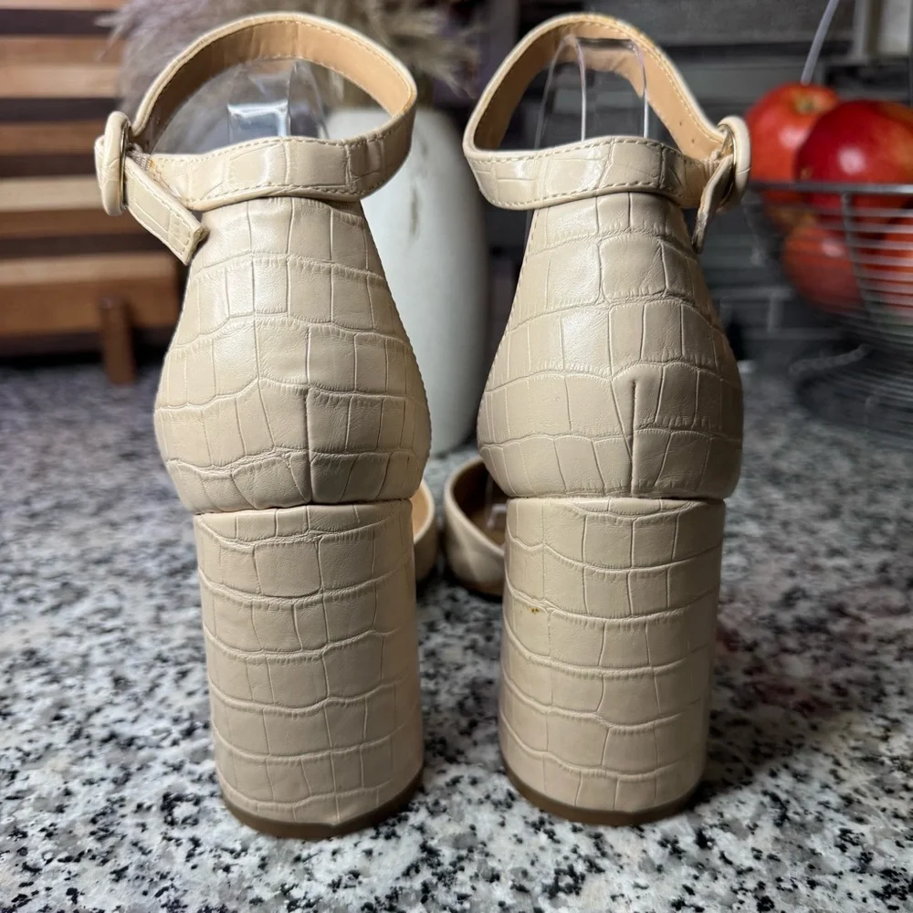 Marc Fisher EUC Gilson Faux Croc Leather Elegant Cream Block Heel Pumps Size 9 - Picture 2 of 10